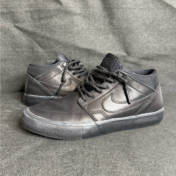 Nike - 2017 Black Leather SB mid sneakers - US Men’s 4.5 / Women's 6 - Picture 1 of 9